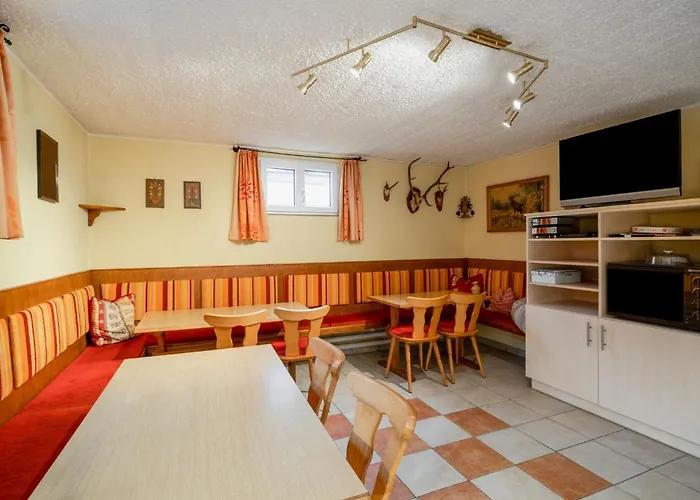 Appartamento Haus Viktoria By Interhome